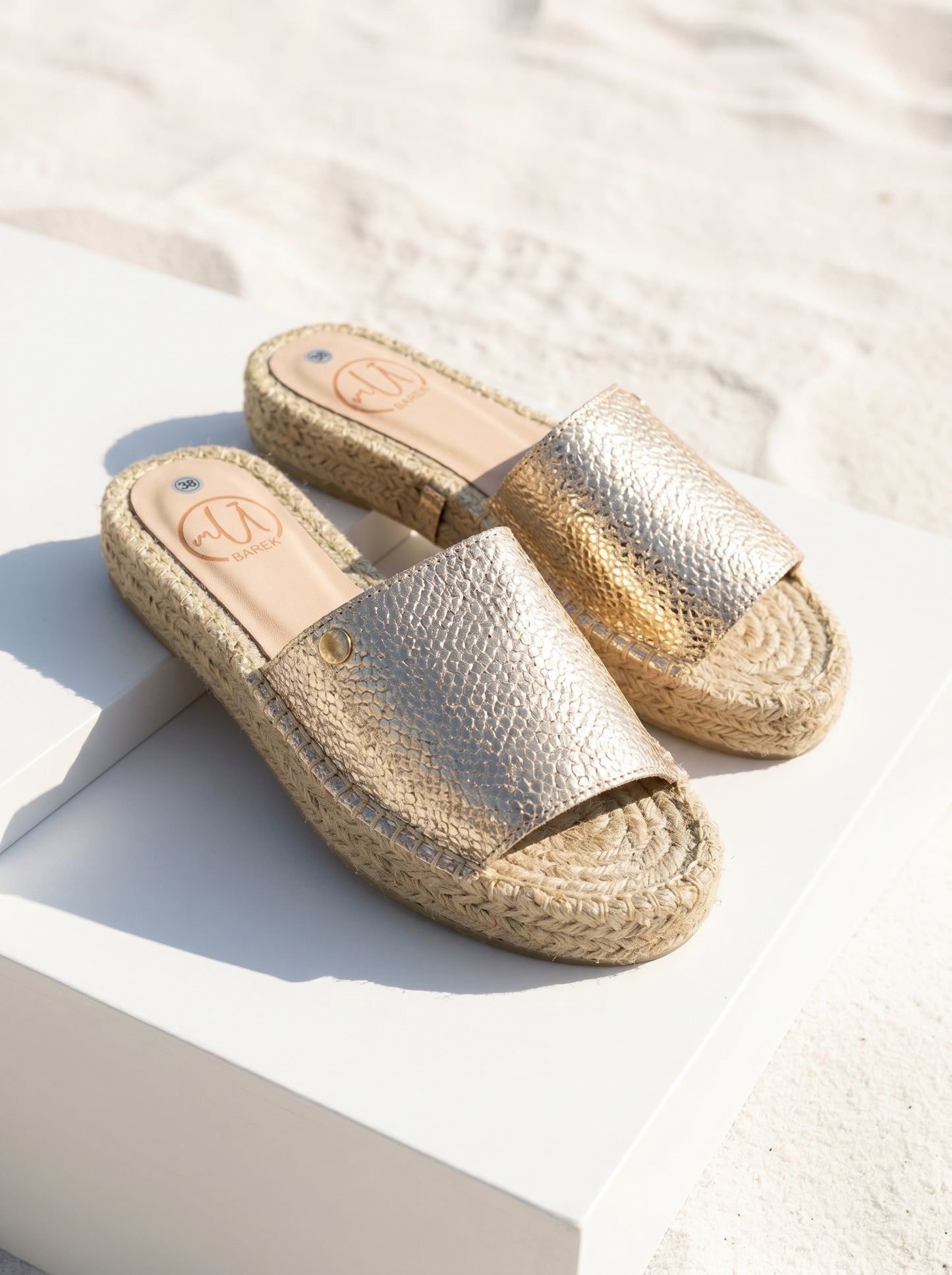 Sandalias Cuero y Yute Doradas